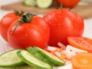 西红柿不能和什么一起吃？西红柿怎么吃最有营养