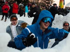 ​西雅图近6000人打雪仗刷新吉尼斯纪录