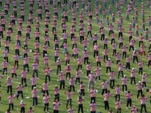 泰国5000人同转呼啦圈 创造新的吉尼斯纪录