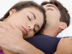 ​什么样的睡姿最正确？推荐男女的最佳睡姿