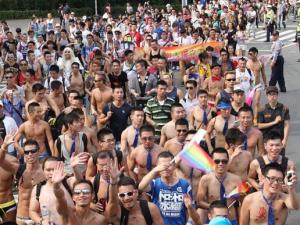 台湾5万名同性恋大游行 要婚姻平权和伴侣多元