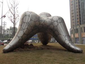 重庆“丰腿肥臀”雷人雕塑 夸张造型雷倒众人
