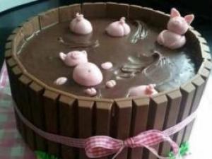 ​上海惊现黄浦江死猪蛋糕 系网友自制巧克力蛋糕