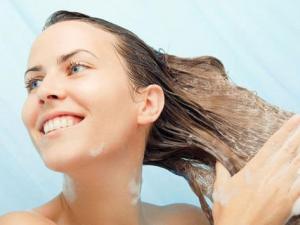 ​夏季如何正确洗头发？夏季洗头常见的误区