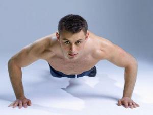 多做三种运动有助男性增进手臂及腰背支撑力