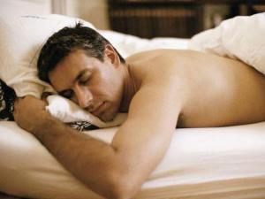男人裸睡好处多 科学裸睡增强男性性自信