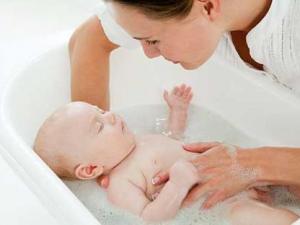​新生儿多久洗一次澡？新生儿洗澡的时间及注意
