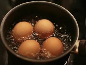 ​鸡蛋煮多长时间最好？煮鸡蛋多长时间能熟