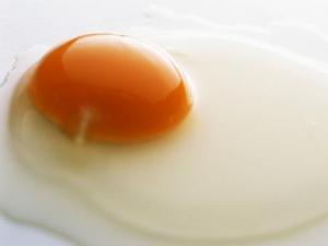 鸡蛋清的小妙用-鸡蛋清在生活中的作用