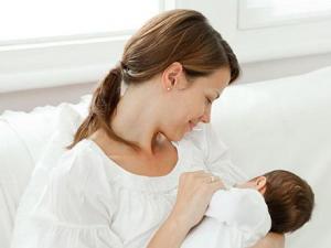 ​宝宝喂养误区：母乳不如奶粉有营养