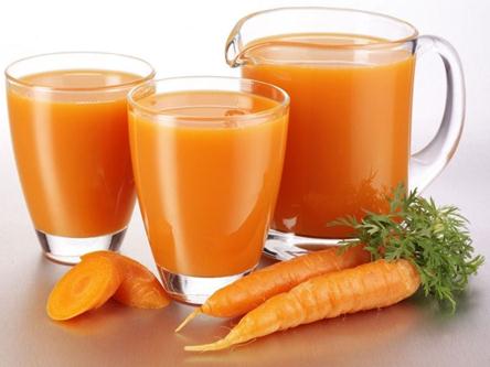 深色蔬菜中的胡萝卜素可以在体内转化为维生素A，增加机体的抗辐射功能。